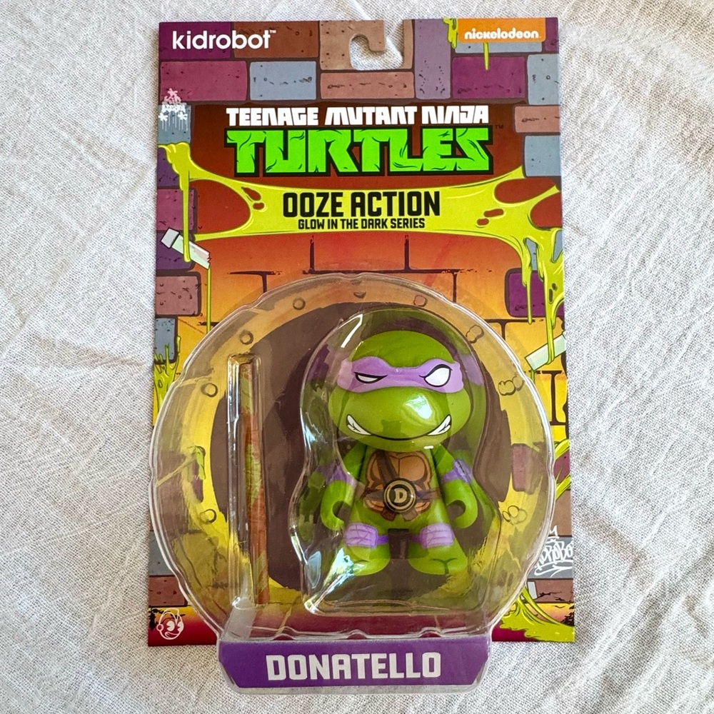 Kidrobot TMNT Ooze Action Donatello GLOW IN THE DARK NIB Ninja Turtle New NIB